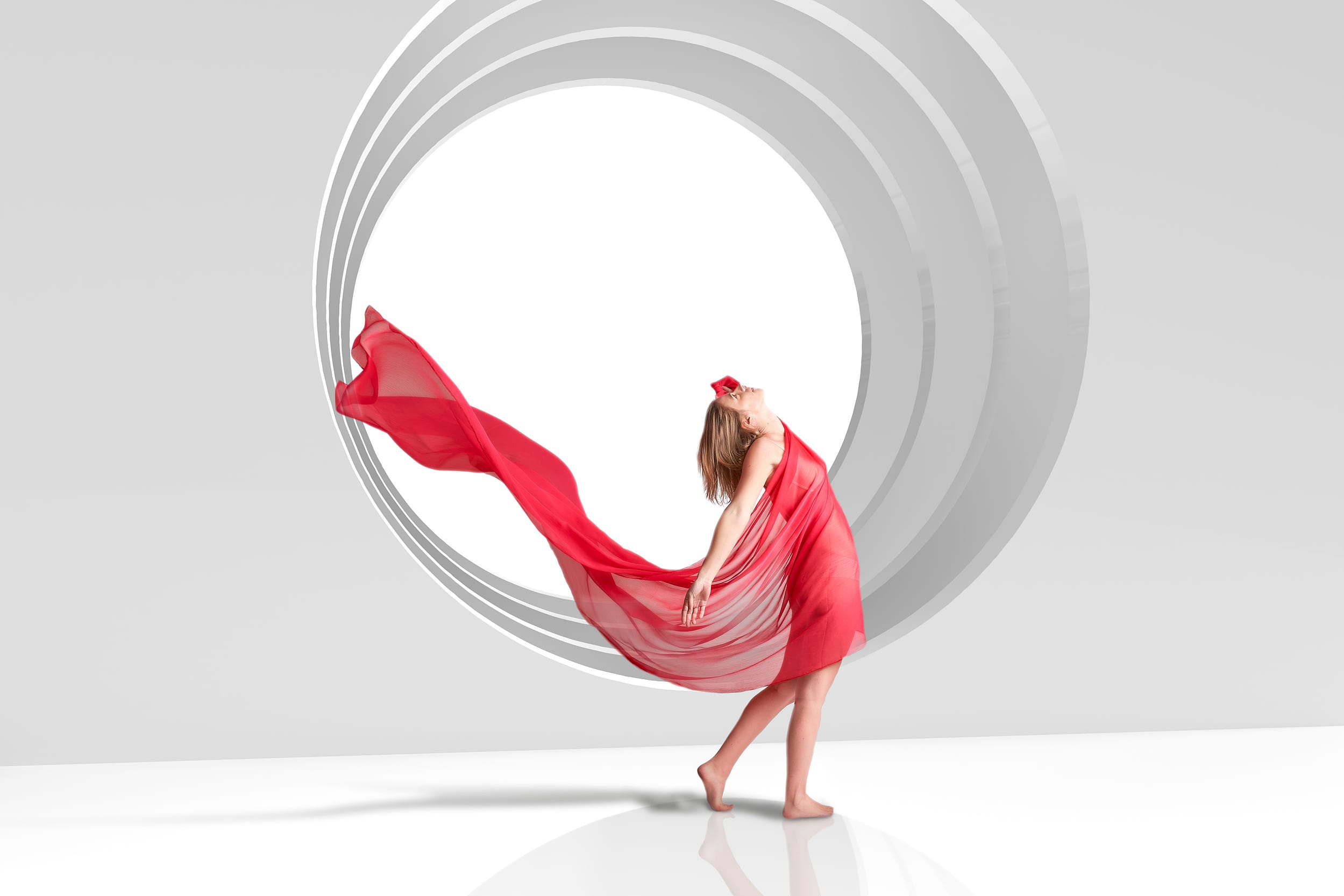 Figure and fabric arranged with a circular structure